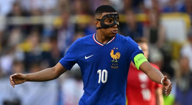 爱游戏体育包含姆巴佩连续十场比赛得分超过战术调整，DWG不断突破！观众掌声雷动的词条